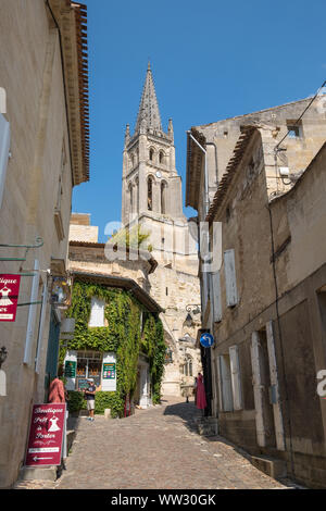 Das Zentrum der historischen UNESCO Stadt Saint-Emilion in Bordeaux, Gironde, Frankreich Stockfoto