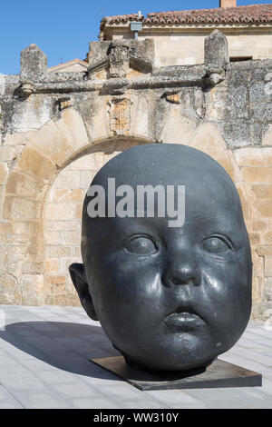 Skulptur am Kloster Santo Domingo de Silos, Burgos, Spanien Stockfoto