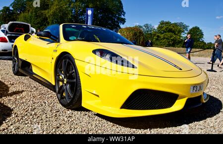 Ferrari F430 Scuderia Spider 16M mit dem 16 m Streifen auf der Concours D'Elegance in Blenheim Palace am 8. September 2019 Stockfoto