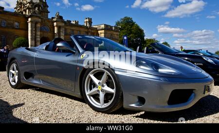 Ferrari 360 Modena Spider in der große Hof bei Blenheim Palace am 22. September 2019 Stockfoto