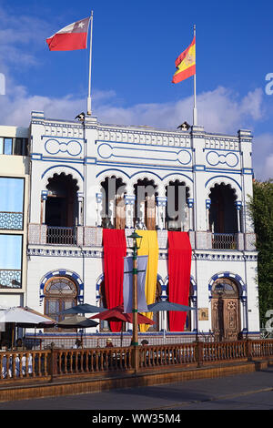 IQUIQUE, CHILE - Januar 22, 2015: Das Gebäude der Casino Espanol (Spanisch Casino) auf der Plaza Prat Hauptplatz am 22. Januar 2015 in Iquique, Chile Stockfoto