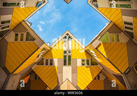 Innovative gelb kubische Häuser in Rotterdam gebaut Stockfoto