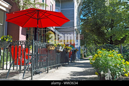 Tremont ist ein trendiges Viertel in der Nähe der Innenstadt von Cleveland, wo Cafes, Bars, Parks und historischen Häusern bietet eine Kleinstadt Atmosphäre. Stockfoto