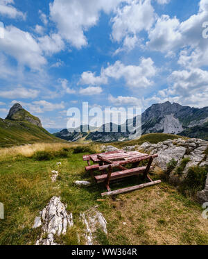 Malerische Sommer Bergwelt des Nationalpark Durmitor, Montenegro, Europa, Balkan Dinarischen Alpen, zum UNESCO-Weltkulturerbe gehört. Durmitor Panoramablick r Stockfoto