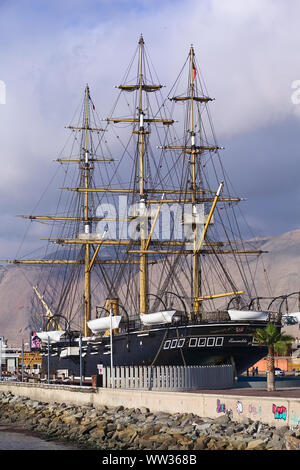 IQUIQUE, CHILE - Januar 22, 2015: Nachbildung der Chilenischen Dampf Corvette namens Esmeralda, die als Museumsschiff im Jahr 2011 geöffnet wurde Stockfoto