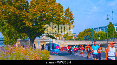 Budapest, Ungarn, (mai 15, 2019), nicht identifizierte Marathonläufer, in einer Stadt, rennen, Top europäischen Destinationen, Stockfoto