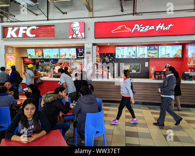 Food Court im Parque Canepa in Gamarra la victoria Lima Peru Stockfoto