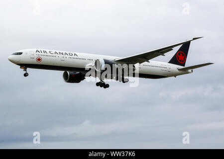 London, Großbritannien. 9 Sep, 2019. Eine Air Canada Flugzeug nähert sich London Heathrow Terminal 3 Flughafen. Credit: Dinendra Haria/SOPA Images/ZUMA Draht/Alamy leben Nachrichten Stockfoto