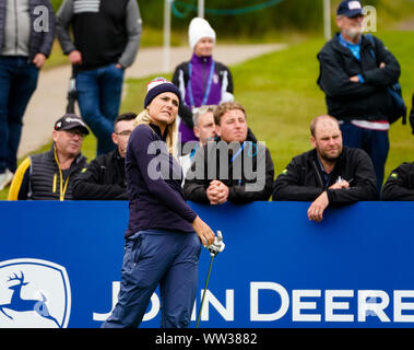 Auchterarder, Schottland, Großbritannien. 12. September 2019. Abschließende Praxis Tag 2019 Solheim Cup am hundertjährigen Kurs in Gleneagles. Abgebildet; Lexi Thompson Uhren Kugelflug am 10. Loch. Iain Masterton/Alamy leben Nachrichten Stockfoto