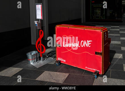 Klavier in Liverpool ONE Mall Stockfoto
