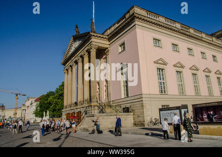 In der Staatsoper in Berlin ist eine deutsche Oper in Berlin. Seine Heimat ist die Staatsoper Unter den Linden, allgemein lindenoper Stockfoto