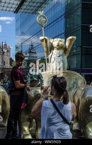 Die Quadriga mit Berliner Bären am Kranzler Eck Stockfoto