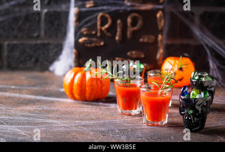 Halloweens trinken Bloody Mary cocktail Stockfoto