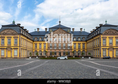 Architektur des gelben Classic Style Arolsen Schloss in Bad Arolsen im Sauerland Stockfoto