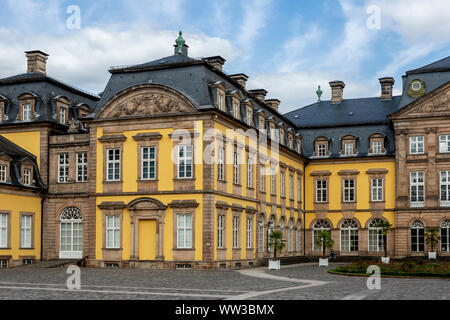 Architektur des gelben Classic Style Arolsen Schloss in Bad Arolsen im Sauerland Stockfoto