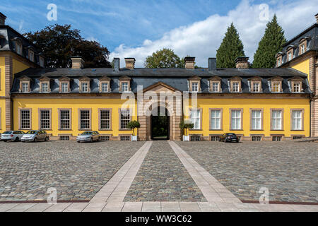 Architektur des gelben Classic Style Arolsen Schloss in Bad Arolsen im Sauerland Stockfoto