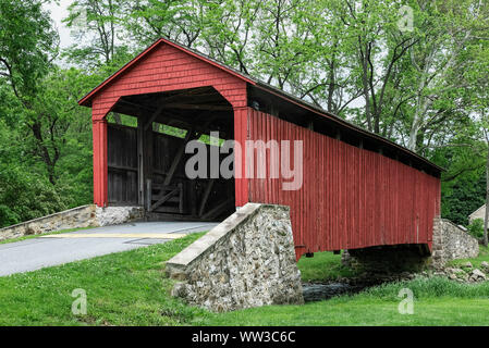 Der Pool Forge Covered Bridge, Lancaster County, Pennsylvania, USA. Stockfoto