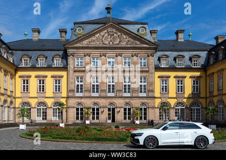 Architektur des gelben Classic Style Arolsen Schloss in Bad Arolsen im Sauerland Stockfoto