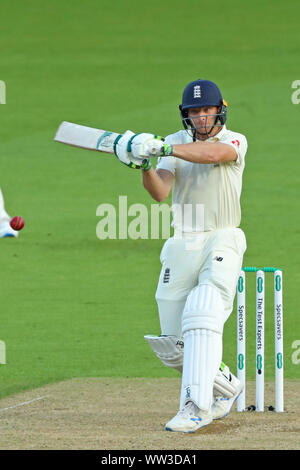 LONDON, ENGLAND. 12. SEPTEMBER 2019: Jos Buttler von England schlagen während des Tages eine der 5 Specsavers Asche Test Match, Am Kia Oval Cricket Ground, London, England. Stockfoto