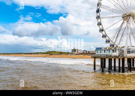 Riesenrad am Strand von Scheveningen, niederländische Küste, Holland, den Niederlanden. Stockfoto