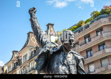 Montreux, Schweiz - 26. Juli 2019: berühmte Skulptur von Freddie Mercury, der Sänger der berühmten Band Queen. Farrokh Bulsara, in Sansibar, Tansania geboren. Die Statue ist eine beliebte touristische Sehenswürdigkeit. Stockfoto