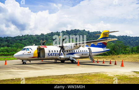 Bahia Solano, Kolumbien, März 30, 2019, Satena ATR 42 Flugzeug in José Celestino Mutis Flughafen Stockfoto