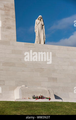 Mutter Kanada trauert um den Verlust ihrer 60.000 junge Männer an der kanadischen WWI-Denkmal am Vimy Ridge an der Somme Schlachtfeld Stockfoto