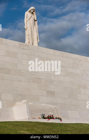 Mutter Kanada trauert um den Verlust ihrer 60.000 junge Männer an der kanadischen WWI-Denkmal am Vimy Ridge an der Somme Schlachtfeld Stockfoto