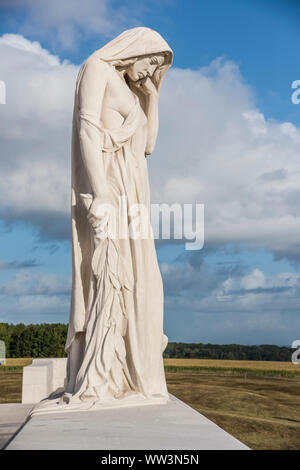 Mutter Kanada trauert um den Verlust ihrer 60.000 junge Männer an der kanadischen WWI-Denkmal am Vimy Ridge an der Somme Schlachtfeld Stockfoto