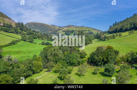 Luftaufnahme über malerische Felder. Gwynedd in Nord Wales, Großbritannien Stockfoto