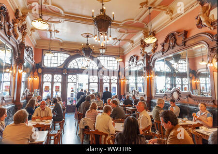 Das Innere des Cafe Majestic, Porto, Portugal Stockfoto