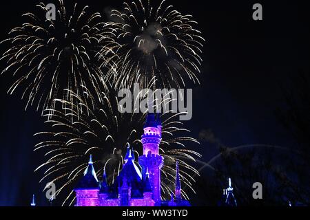 Feuerwerk über der Sleeping Beauty Castle Stockfoto