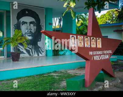 Kunstwerk der kubanischen fünf und Che Guevara in Kuba