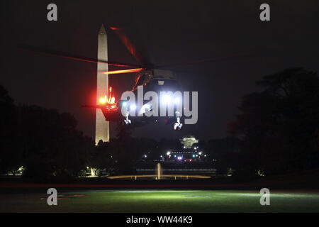 Washington, District of Columbia, USA. 12 Sep, 2019. Marine One, mit dem Präsidenten der Vereinigten Staaten Donald J. Trumpf an Bord, kommt an das Weiße Haus in Washington, DC aus Baltimore am 12. September 2019. Credit: Yuri Gripas/Pool über CNP Credit: Yuri Gripas/CNP/ZUMA Draht/Alamy leben Nachrichten Stockfoto