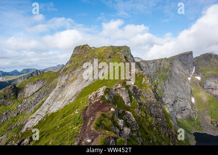 Trail von Reinebringen der Reine, Lofoten, Norwegen Stockfoto