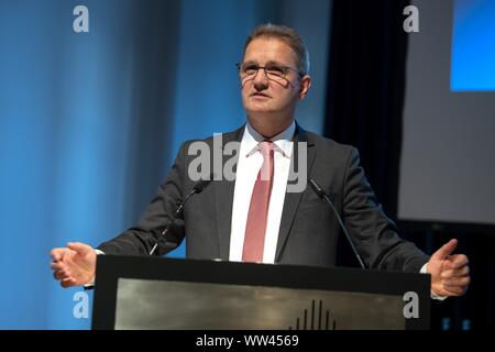 Hannover, Deutschland. 12 Sep, 2019. Stephan Manke, Staatssekretär im Ministerium für Inneres und Sport des Landes Niedersachsen, spricht bei der Auftaktveranstaltung des Information Security Kampagne des Innenministeriums Niedersachsen. Credit: Sina Schuldt/dpa/Alamy leben Nachrichten Stockfoto