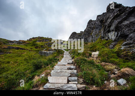 Trail von Reinebringen der Reine, Lofoten, Norwegen Stockfoto