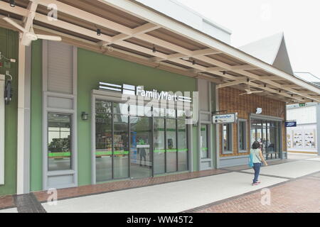 Samut Prakan, Thailand - September 06, 2019: Family Mart in das neue Einkaufszentrum namens Central Village. Stockfoto