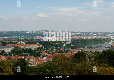 Panoramablick vom Aussichtsturm Petrin, Prag Stockfoto