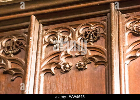 Bleibt nur noch die verschlungenen Buchstaben H und A, Monogramme für Heinrich VIII. und seine Frau Anne Boleyn. Holzplatte in der Großen Halle baute er für Sie. Stockfoto