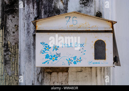 Alte vintage classic Briefkasten für Haus in Phuket, Thailand Stockfoto