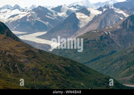 Gletscher unter Felsite Höhepunkt im Kluane National Park, Yukon, Kanada Stockfoto