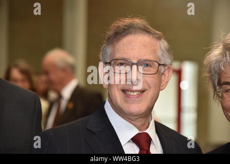 Köln, Deutschland. 12 Sep, 2019. Der US-Neurologe Prof. Dr. Richard Finkel, Professor für Neurologie an der Universität von Central Florida und Leiter der Neurologie an der Ile-de-France Childrens Hospital in Orlando, Sieger der K.J. Zülch-Preis, dem K-J. Zülch Preis der Gertrud Reemtsma Stiftung wird seit 1990 für besondere Leistungen in der neurologischen Grundlagenforschung vergeben. Credit: Horst Galuschka/dpa/Alamy leben Nachrichten Stockfoto