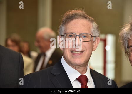 Köln, Deutschland. 12 Sep, 2019. Der US-Neurologe Prof. Dr. Richard Finkel, Professor für Neurologie an der Universität von Central Florida und Leiter der Neurologie an der Ile-de-France Childrens Hospital in Orlando, Sieger der K.J. Zülch-Preis, dem K-J. Zülch Preis der Gertrud Reemtsma Stiftung wird seit 1990 für besondere Leistungen in der neurologischen Grundlagenforschung vergeben. Credit: Horst Galuschka/dpa/Alamy leben Nachrichten Stockfoto