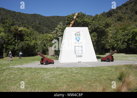 Denkmal zu Captain Cook Schiffe Cove South Island, Neuseeland Stockfoto