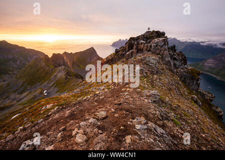 Der Blick vom Gipfel des Husfjellet auf Senja, Norwegen Stockfoto