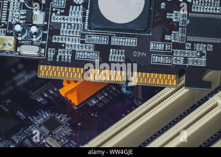 PCI Express Graphics PCB-Steckverbinder , Stift mit Schlitz in der Mutter Board Stockfoto