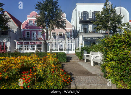 Warnemunde Alter Strom, historische Häuser an der Promenade Mecklenburg, Vorpommern Stockfoto