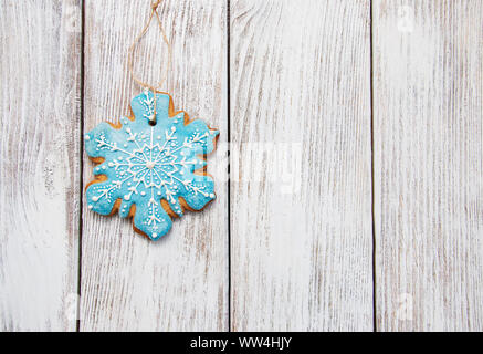 Weihnachten Lebkuchen Cookie auf einen alten Holztisch Stockfoto