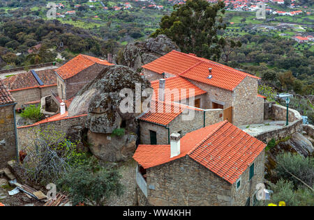 Besuch des Steindorfes Monsanto, Portugal Stockfoto